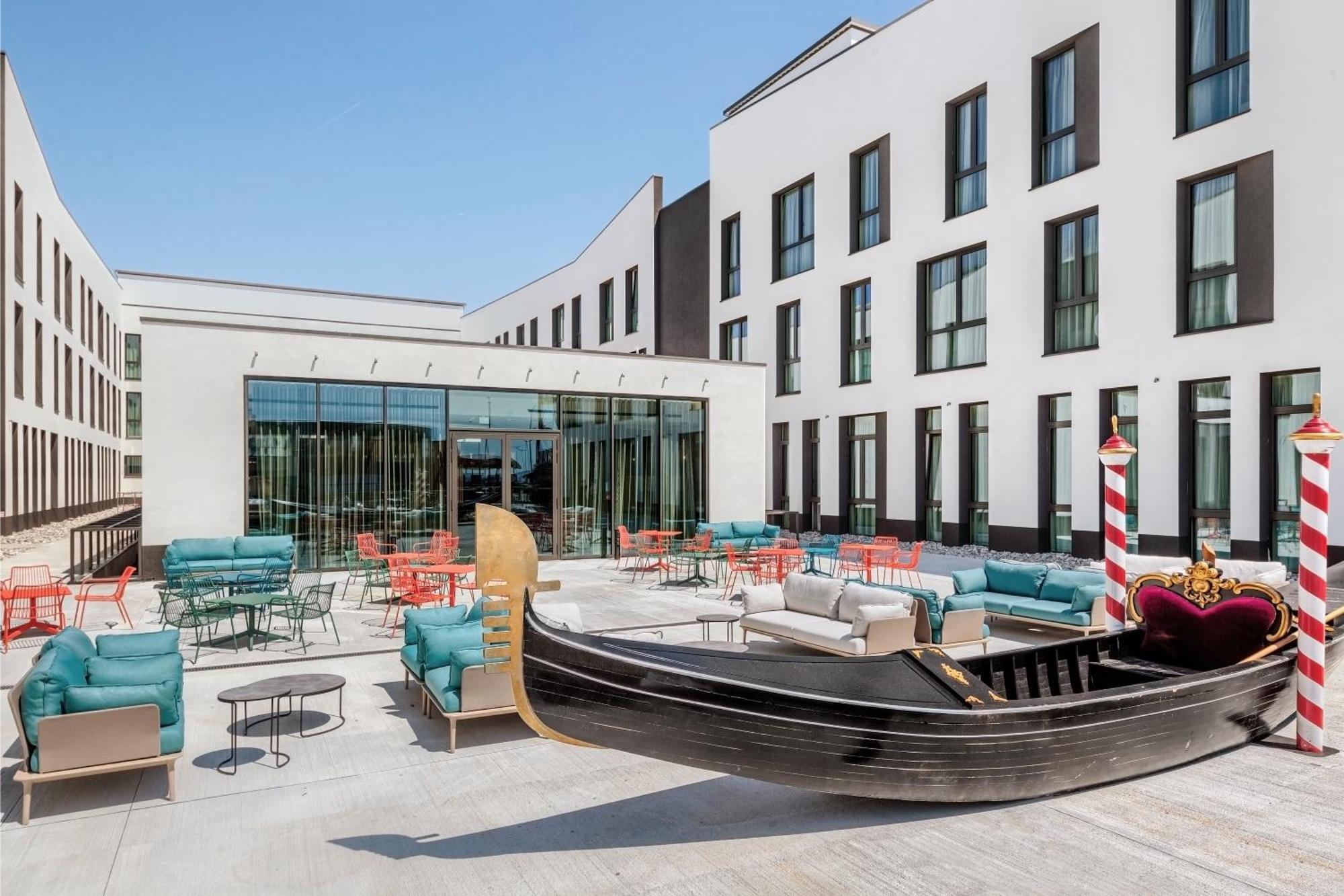 Hampton By Hilton Isola Nuova
