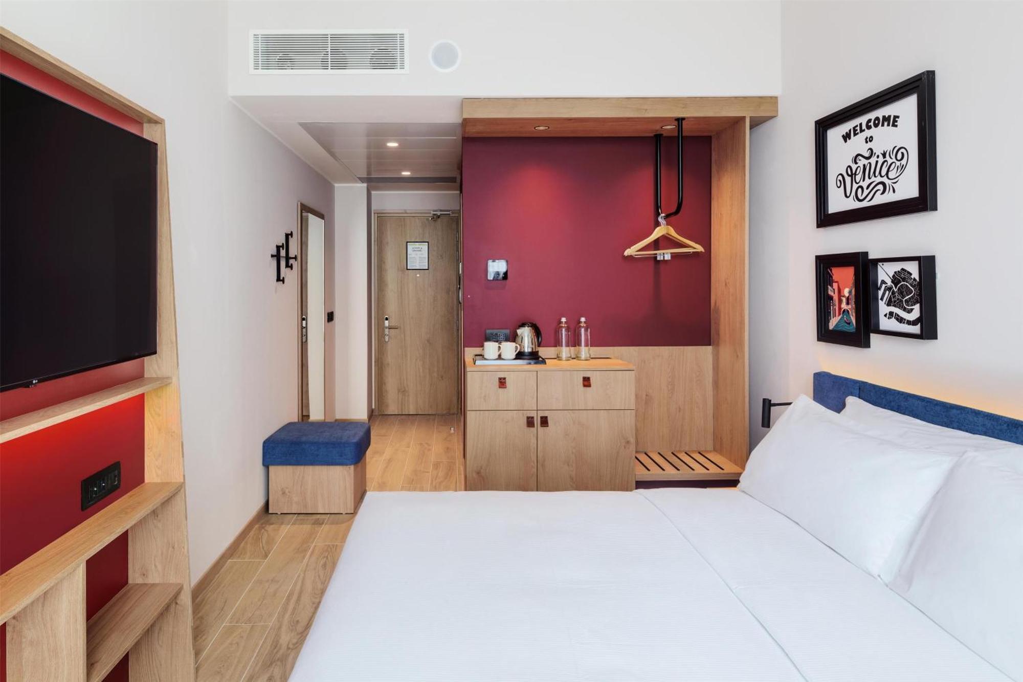 Hampton By Hilton Isola Nuova Hotel